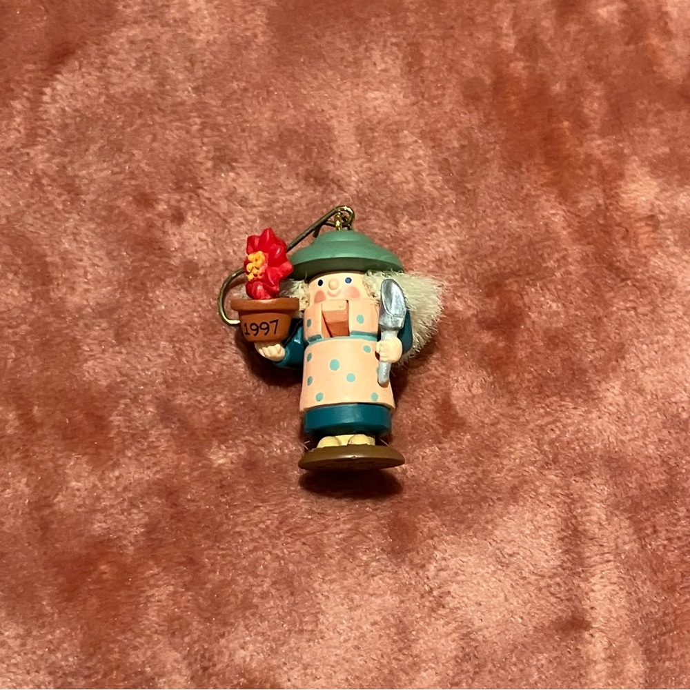 1997 Hallmark Keepsake Miniature Nutcracker Guild Gardener Ornament